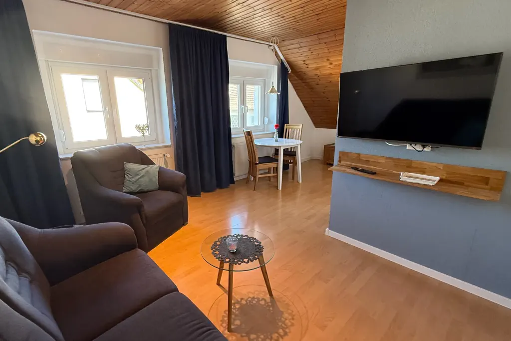 Wohnbereich Ferienwohnung Bad Lippspringe Der Essbereich der Ferienwohnung vom Wohnzimmer aus gesehen.